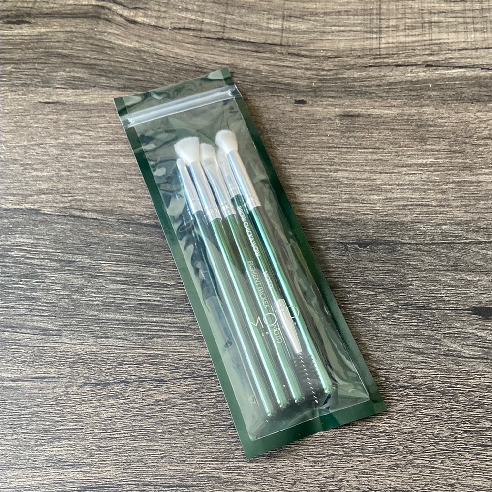 MOTD Cosmetics Makeup Brushes Set Emerald Green NWT